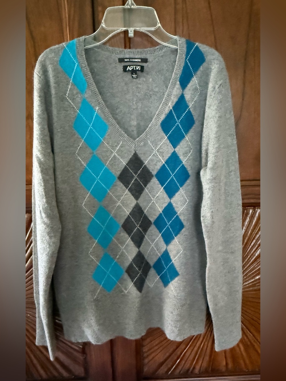 Apt. 9 Gray V-Neck Argyle Sweater with Teal and Blue Diamonds